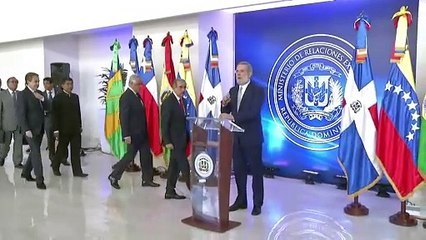 Maduro firmó acuerdo que la oposición rechazó en diálogo en Dominicana