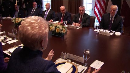 Trump evalúa desplegar militares en frontera con México