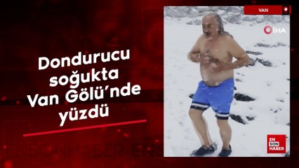 Dondurucu soğukta Van Gölü’nde yüzdü