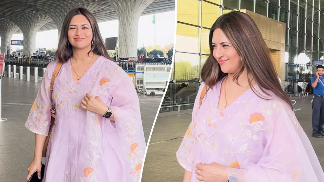 Divyanka Tripathi का एअरपोर्ट पर दिखा गॉर्जियस अवतार, पैपराजी के सामने ब्लश करती दिखी एक्ट्रेस