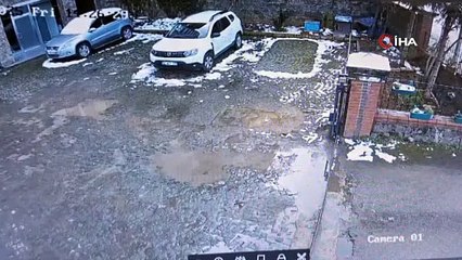 Çöken istinat duvarının altında kalmaktan 30 saniyede kurtuldu