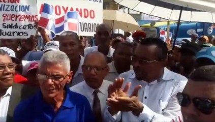 Bloquean puerto de Haina en demanda de pensiones para tres mil obreros