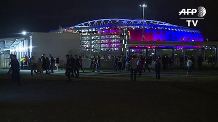 Fans ingleses y colombianos