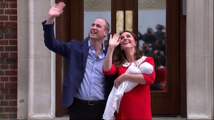 La esposa del príncipe Guillermo de Inglaterra da a luz a su tercer hijo