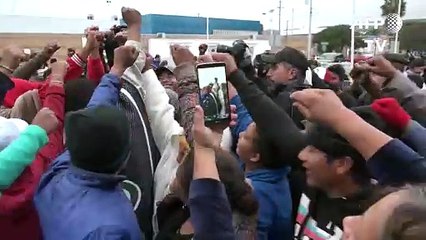 Pasaron a EE.UU. primeros solicitantes de asilo de caravana