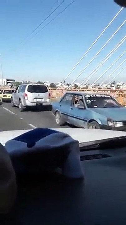 De reversa en el puente