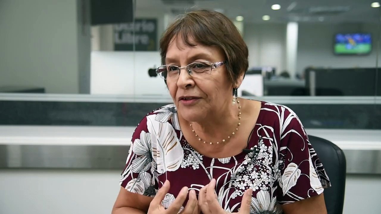 Ruth Claros: "A Las Personas Sordas No Hay Que Curarlas Porque No Están Enfermas"