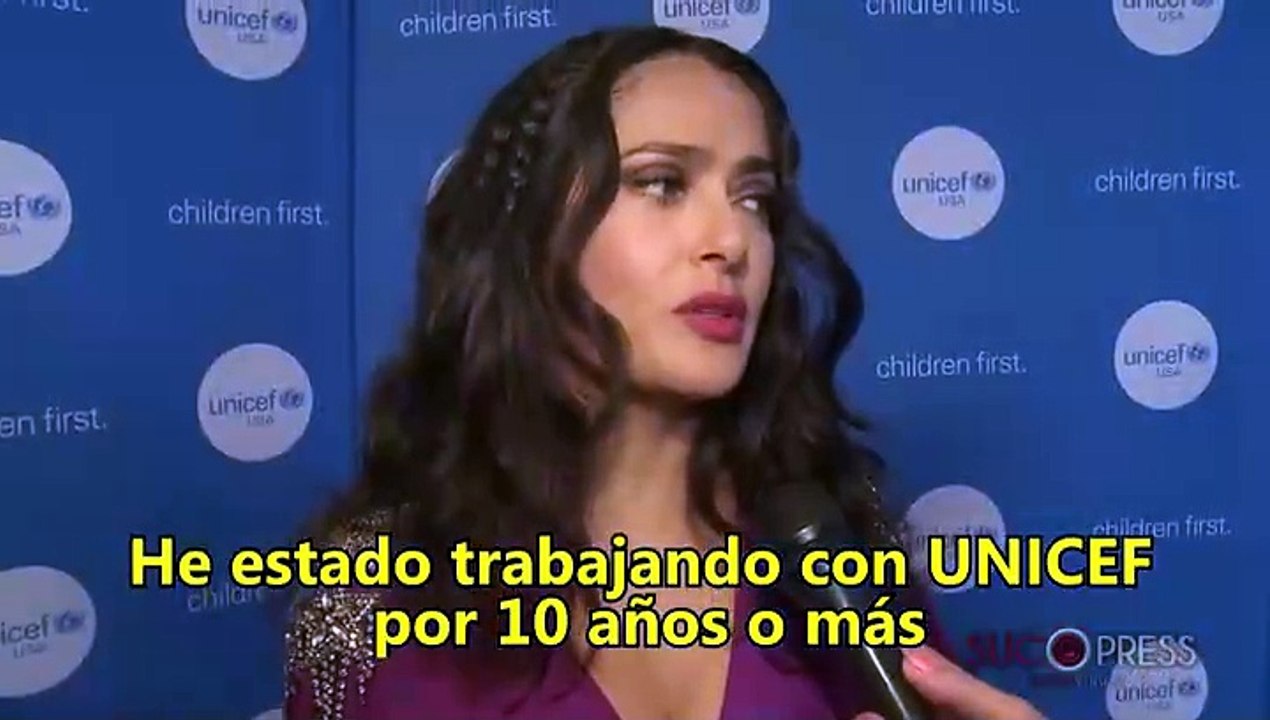 Salma Hayek recibe premio de UNICEF