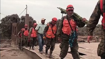 Al menos 33 muertos por potente erupción de volcán en Guatemala