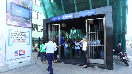 Recorrido Martin Roos por el Metro con Diario Libre