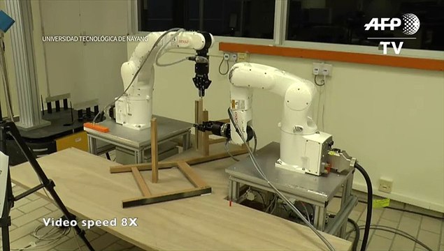 Un robot arma muebles de IKEA