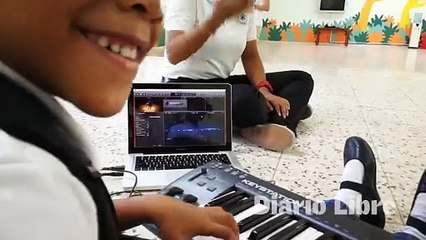 Niños Sordos Sienten La Música