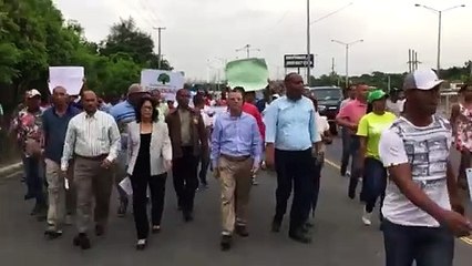 Comunitarios y regidores de la zona oriental protestan por construcción de parada de autobuses