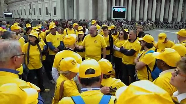 Asociación católica manifiesta en plaza San Pedro por tolerancia cero a pedofilia