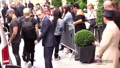 Demi Lovato lo da todo por sus fans aún lesionada del pie