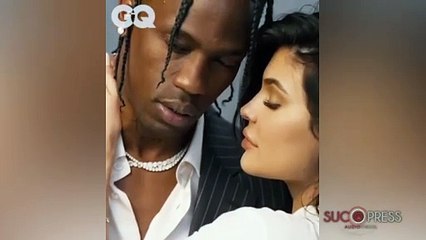 Kylie Jenner posa con su novio por primera vez