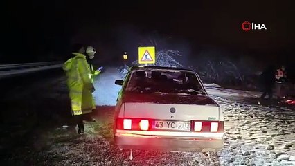 Bursa’da ana arterlerdeki yoğun kar kazalara sebep oluyor