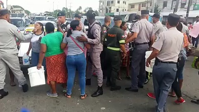 Protesta en Cancino adentro por falta de agua potable