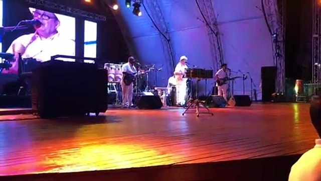 El cantautor Victor Victor abrió el segundo dia del Festival de Ron