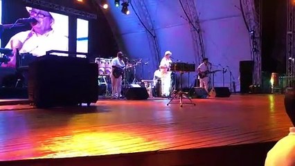 El cantautor Victor Victor abrió el segundo dia del Festival de Ron