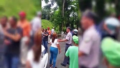 Insólito! Coronel construye pared en medio de una calle