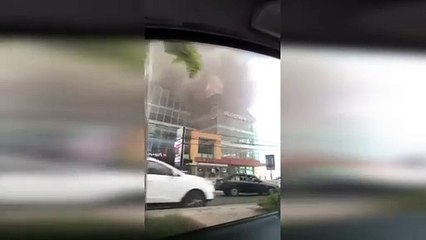 Incendio En Plaza Comercial En San Isidro