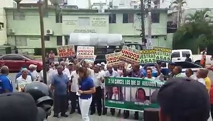 Residente de Los Tres Brazos en portesta