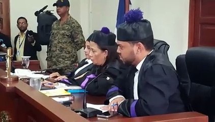 Recesan juicio de fondo de caso Emely por ausencia de abogado de Marlon