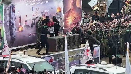 حماس تسلم رهينتين إسرائيليين إلى الصليب الأحمر في رفح