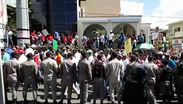 Marcha hacia el Palacio Nacional exigiendo rebajas de combustibles