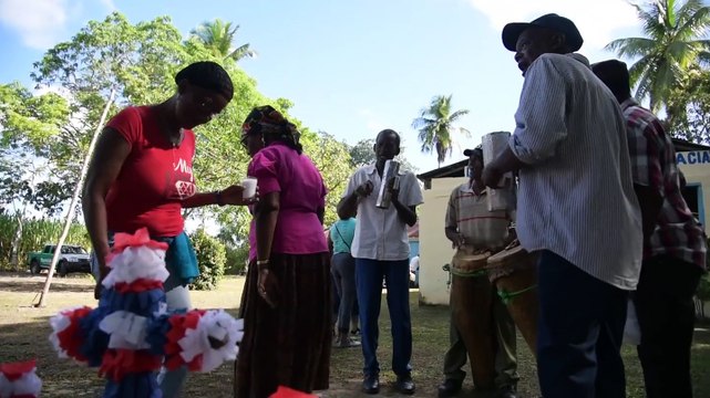 Residentes de los terrenos donde la Procuraduría General de la República construirá la Nueva Victoria en el sector La Parra del Municipio de Guerra