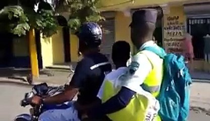 Hombre denuncia que Amet transita en motor sin casco protector