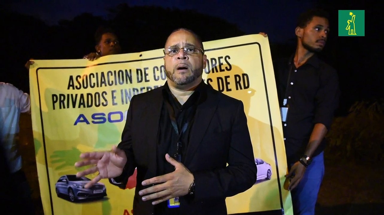 Conductores de Uber realizan caravana por varias reivindicaciones