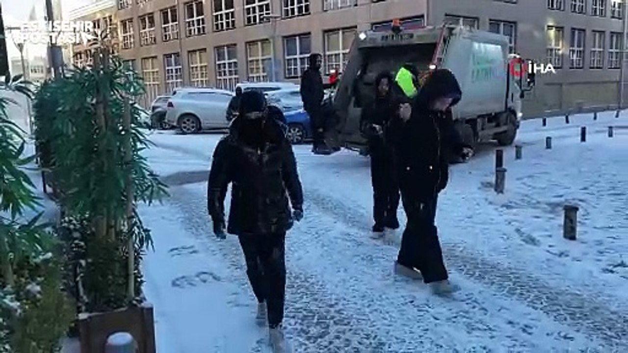 Uzun bekleyişin ardından kar yağışı Eskişehir'e giriş yaptı