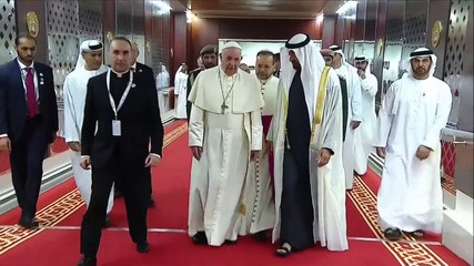 El papa Francisco llegó el domingo a Emiratos Árabes Unidos, en una visita histórica .