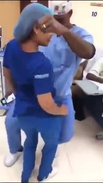 Médicos del hospital Ney Arias bailan con pacientes