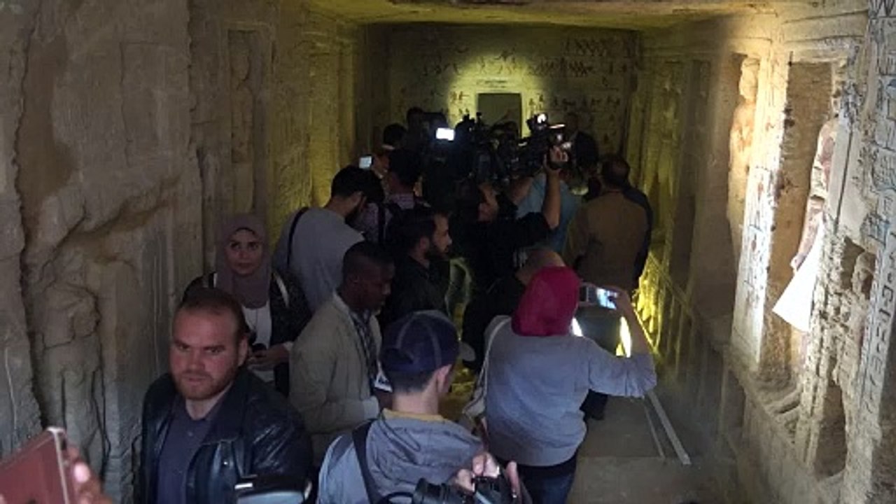 Descubren en Egipto una tumba de más de 4.400 años de antigüedad Autoridades egipcias anunciaron el sábado el descubrimiento de una tumba de un sacerdote, que data de hace más de 4.400 años, en el sitio de Saqqara, cerca de El Cairo