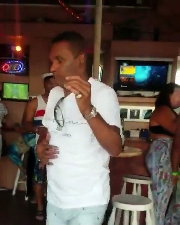 José Alberto El Canario Bailando bachata