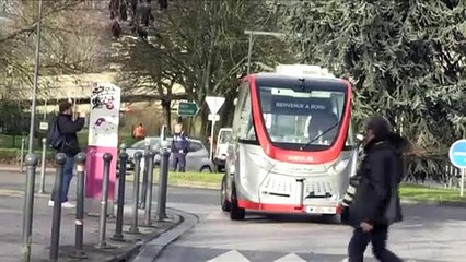 Francia lanza un autobús “sin conductor” en universidad