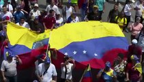 Guaidó aumenta la presión contra Maduro bajo caos en Venezuela
