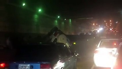 Vehículo Cayó En El Desnivel De La Avenida 27 De Febrero Con Dr. Defilló