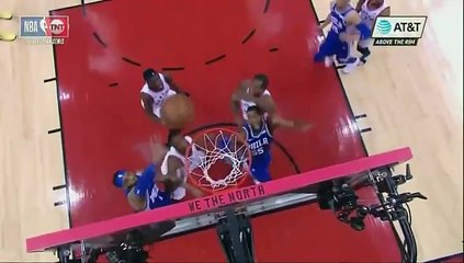 Serge Ibaka recibe golpe