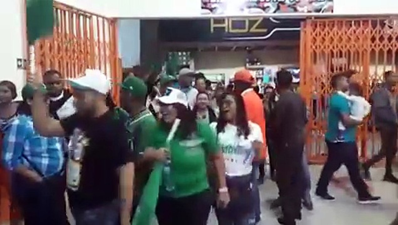Fanáticos orientales celebran segundo triunfo