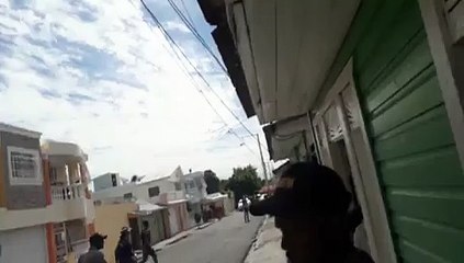 Lanzan piedras contra policías en lugar donde fue abatido coronel Ramos
