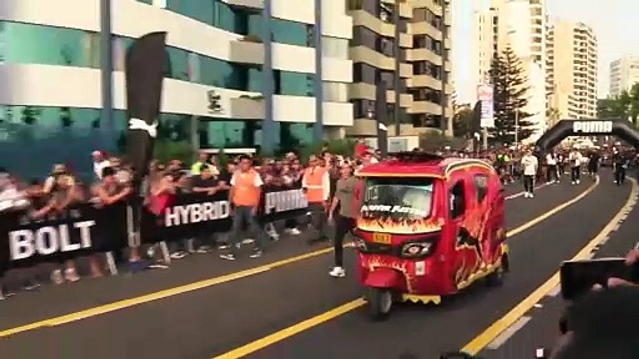 Usain Bolt le gana a un mototaxi en Lima