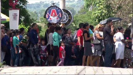 Emotiva despedida en El Salvador a migrante y su hija ahogados en río Bravo