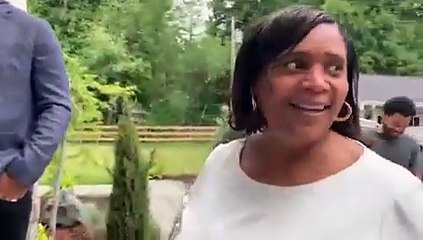 Russell Wilson le regala casa a su madre