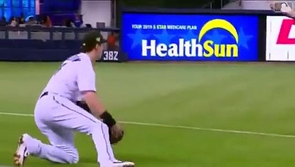 Sandy Alcántara lanza blanqueada de Marlins