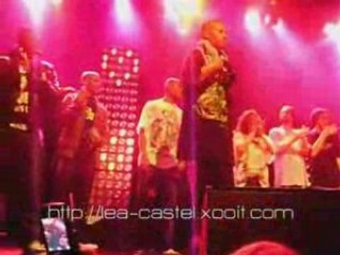 Léa castel aclamée au concert de Sheryfa Luna