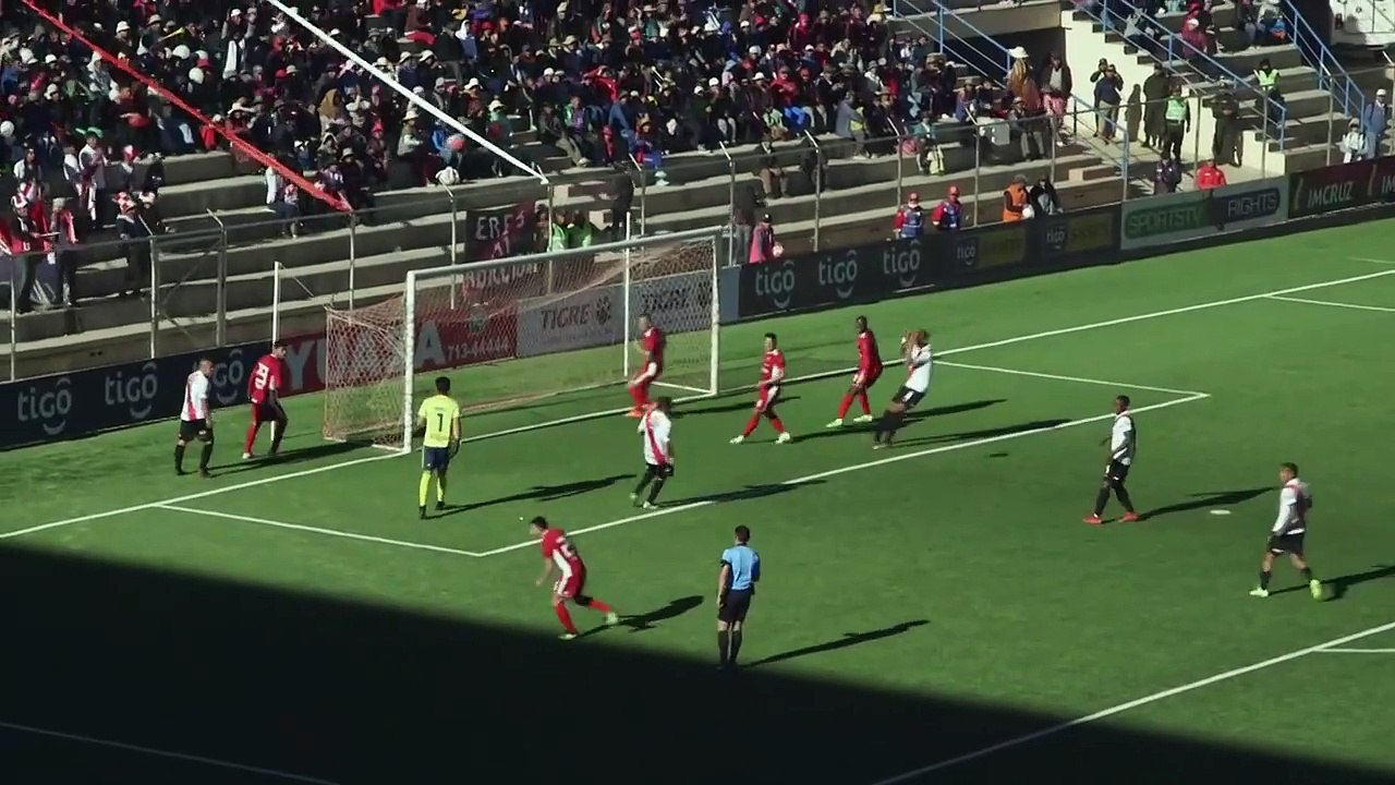 Jugar al fútbol a 4.000 metros de altitud en Bolivia